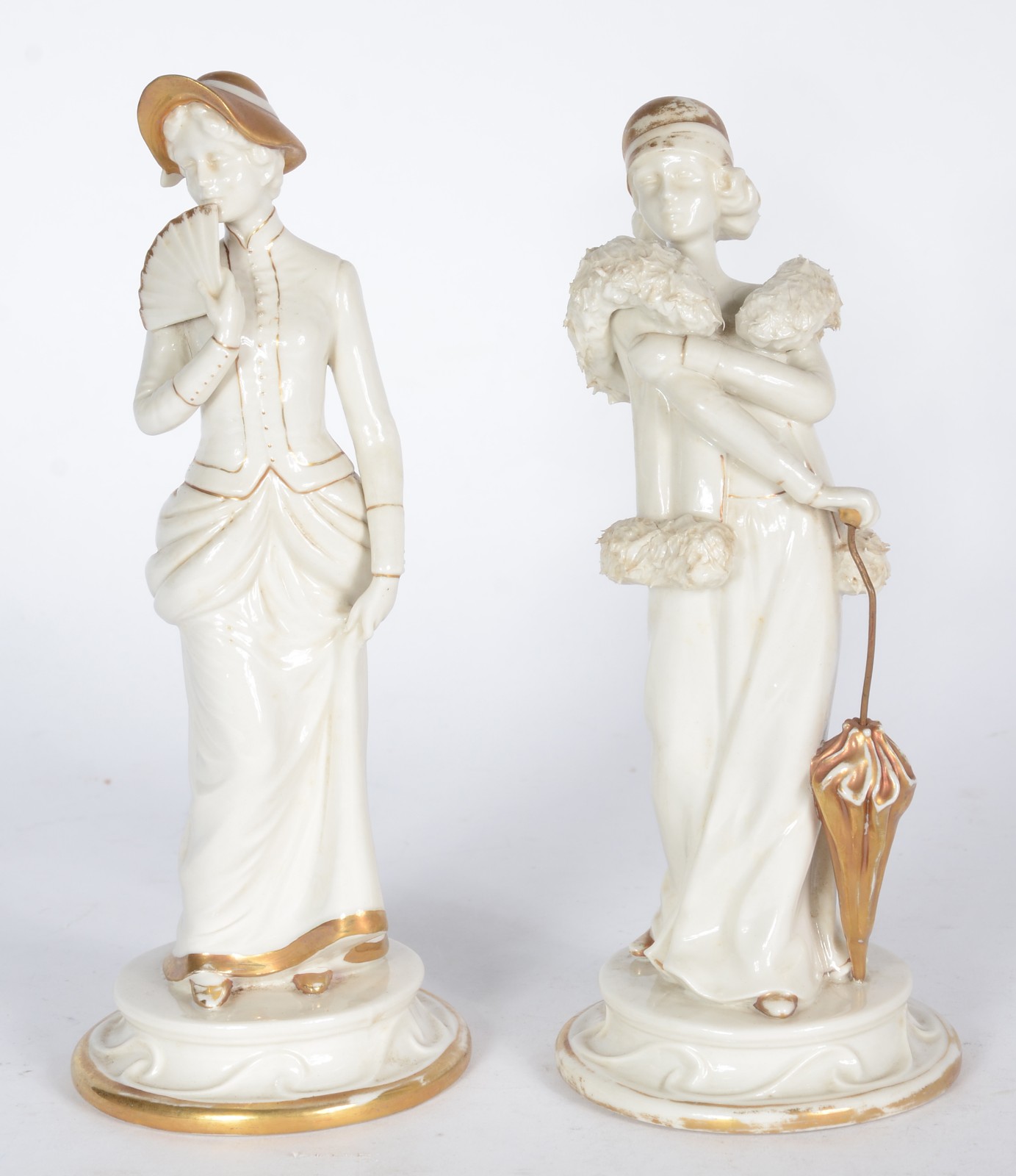 Par de estatuetas de porcelana portuguesa Época" nas cores branca e... - foto 1 de 6