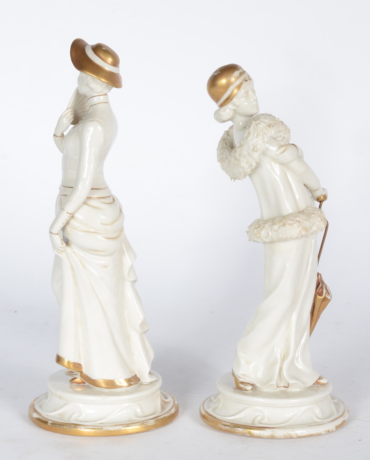 Par de estatuetas de porcelana portuguesa Época" nas cores branca e... - foto 4 de 6