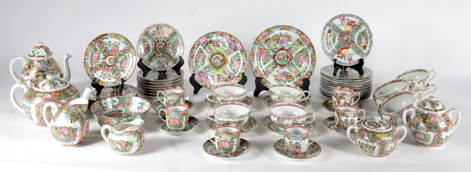 Serviço para chá e café de porcelana oriental, fabricada em Macau... - foto 1 de 7