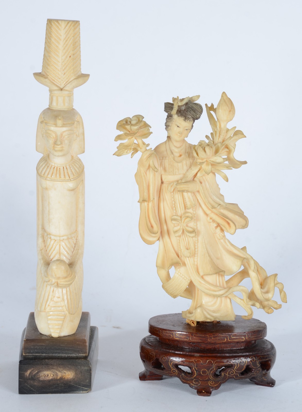 Duas esculturas de marfim, sendo: gueixa com flores e figura egípcia... - foto 1 de 6