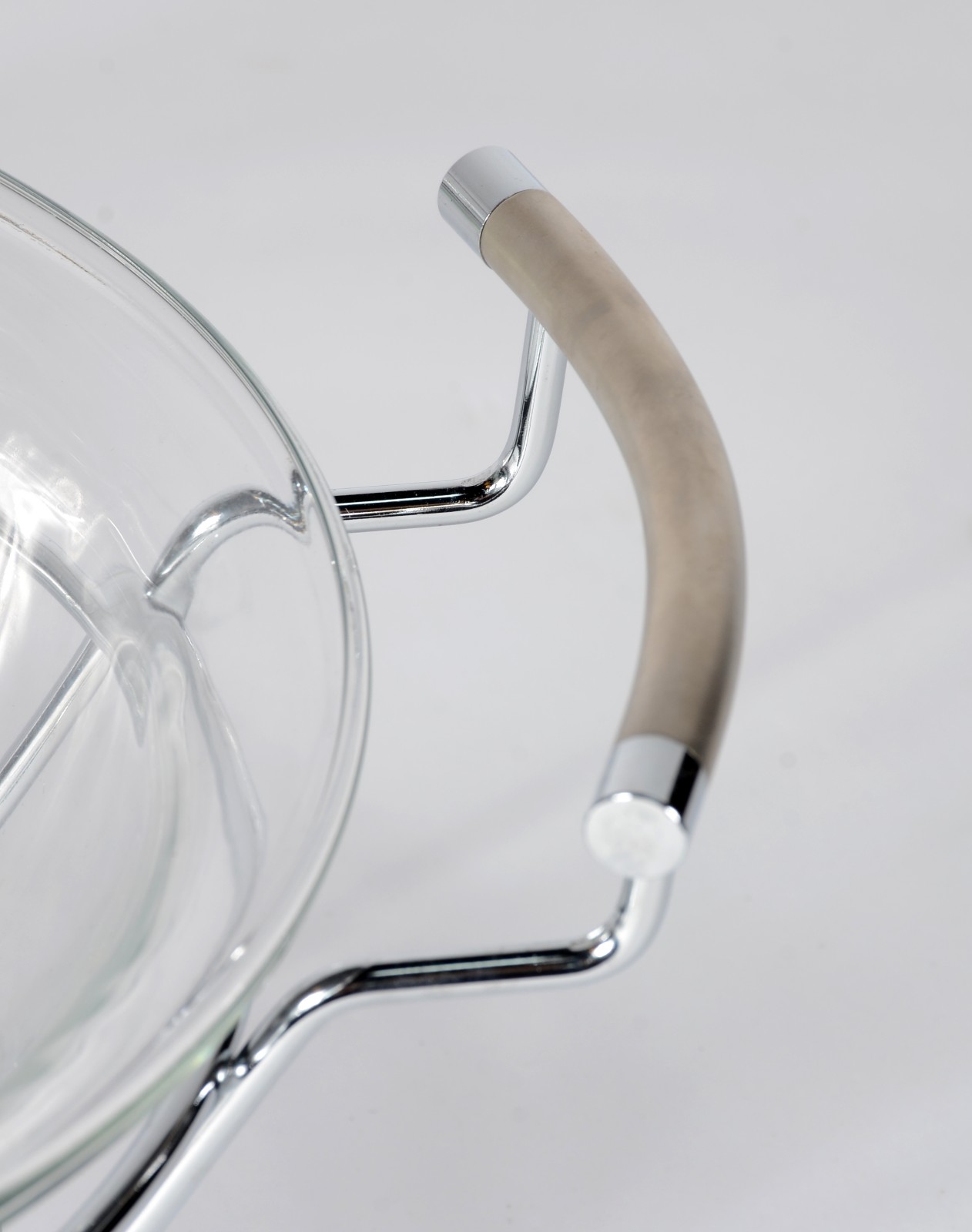 Saladeira italiana de vidro com base de metal e recipiente para molho... - foto 3 de 7