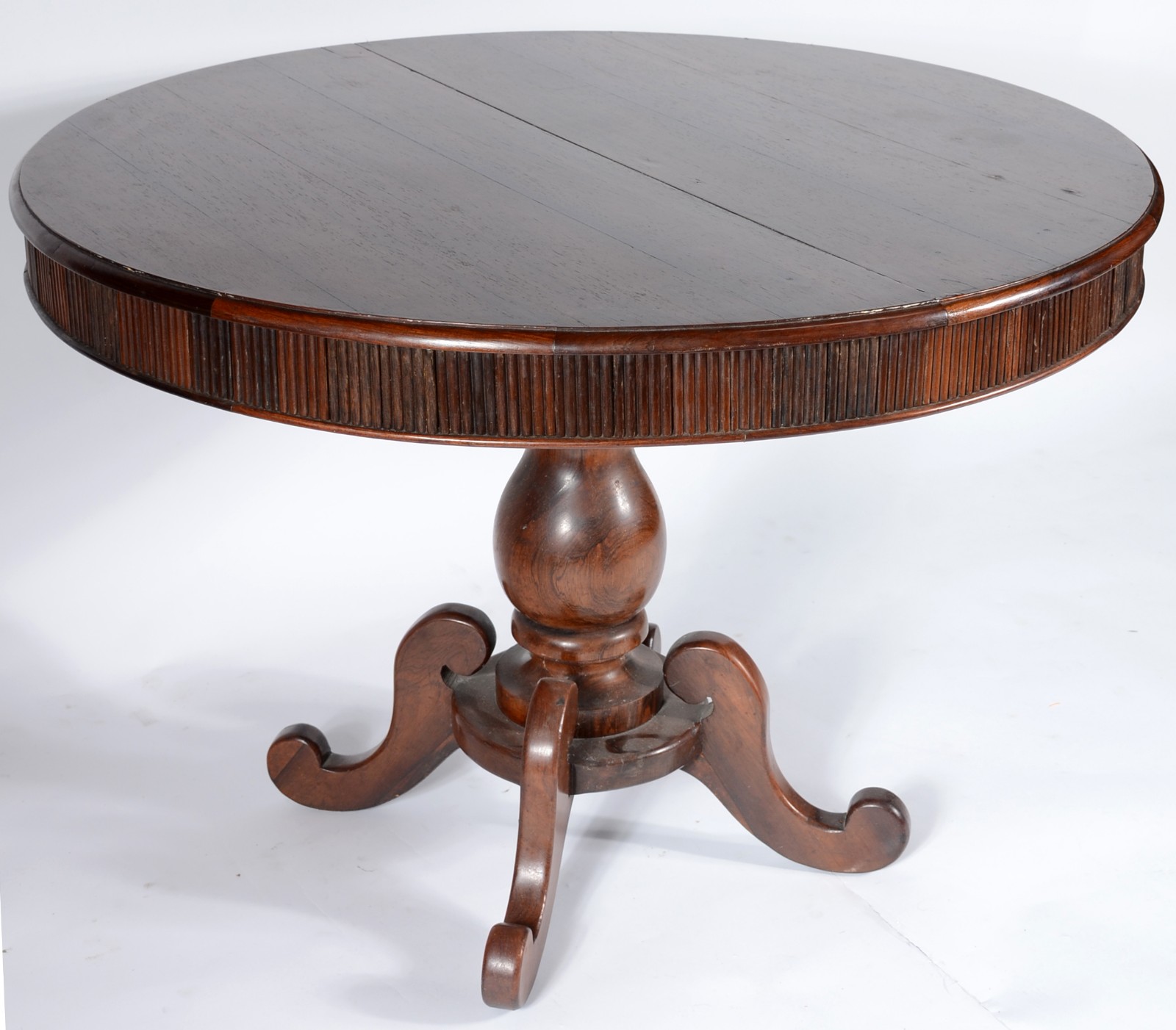 Mesa de madeira nobre no feitio redondo com tábua extensora (0,30 cm... - foto 2 de 5