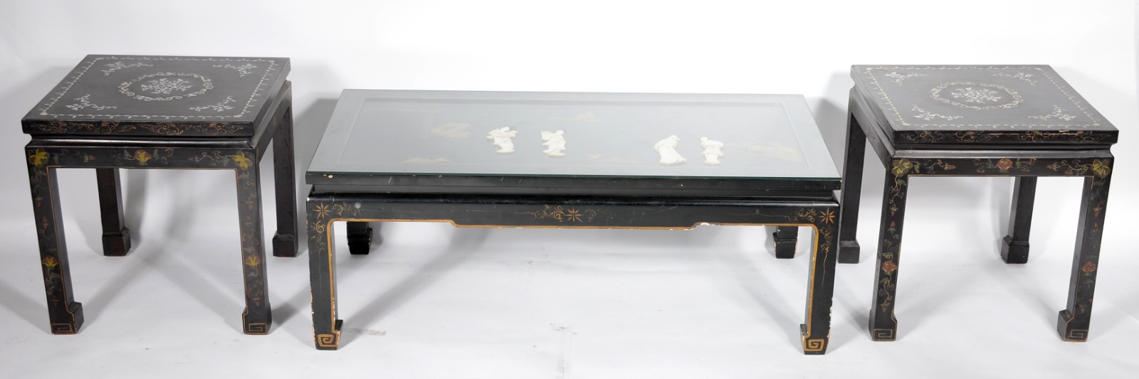 Conjunto composto de par de mesinhas laterais e uma mesa de centro de... - foto 1 de 5