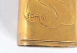 Quatro peças diversas de ouro 18 k, sendo broch... - Quatro peças diversas de ouro 18 k, sendo broche com pedra preta e flores coloridas; porta agulhas de ouro 14 k com flores em relevo, assinado, ...