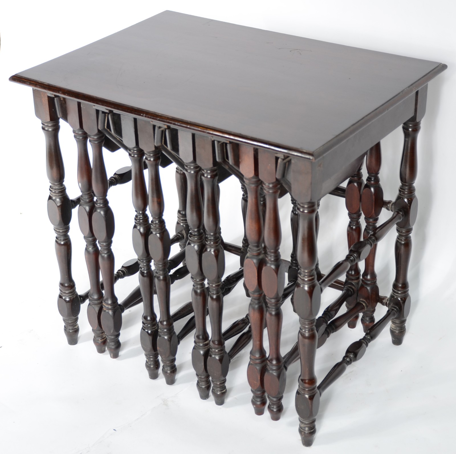 Mesa ninho de madeira nobre, tampo retangular com pernas torneadas, 4... - foto 1 de 4
