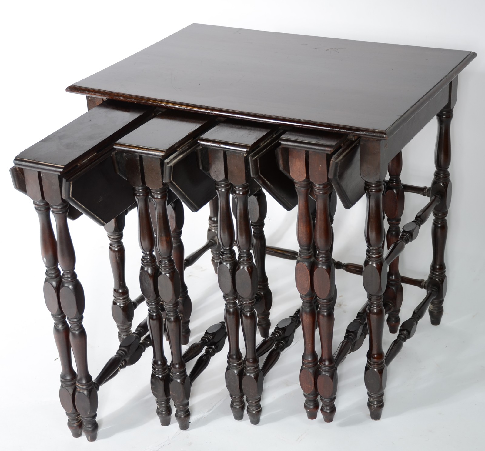 Mesa ninho de madeira nobre, tampo retangular com pernas torneadas, 4... - foto 2 de 4