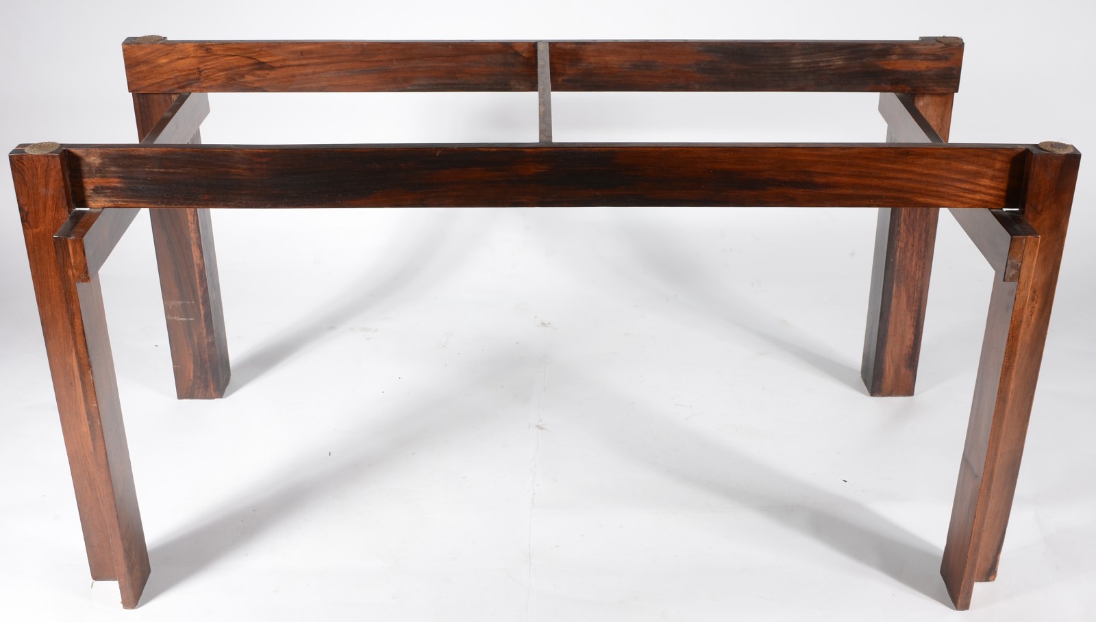 Mesa de jantar com base de jacarandá e tampo de mármore rosa feitio... - foto 4 de 10