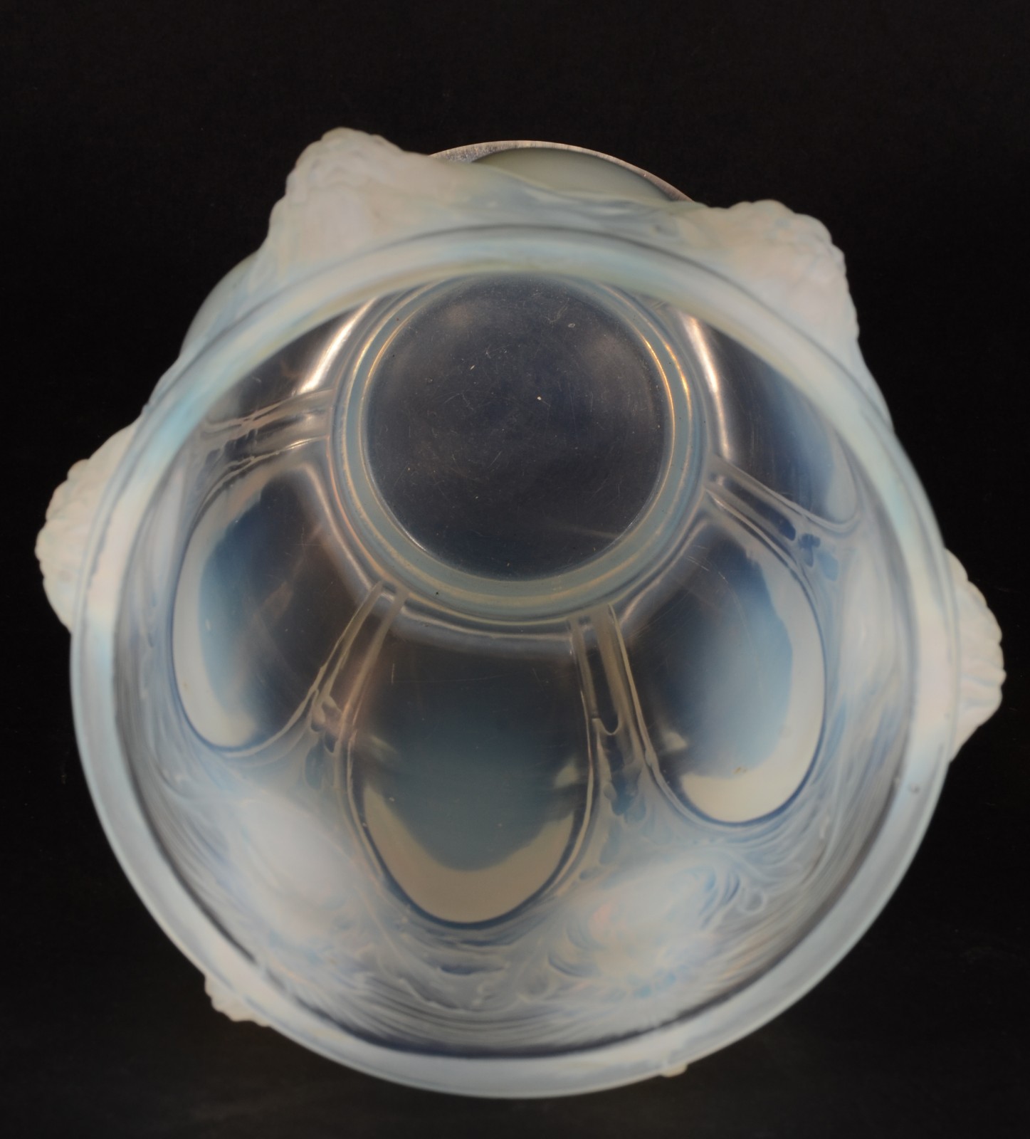 Vaso francês de cristal opalescente decorado com abacaxis e folhas em... - foto 6 de 6