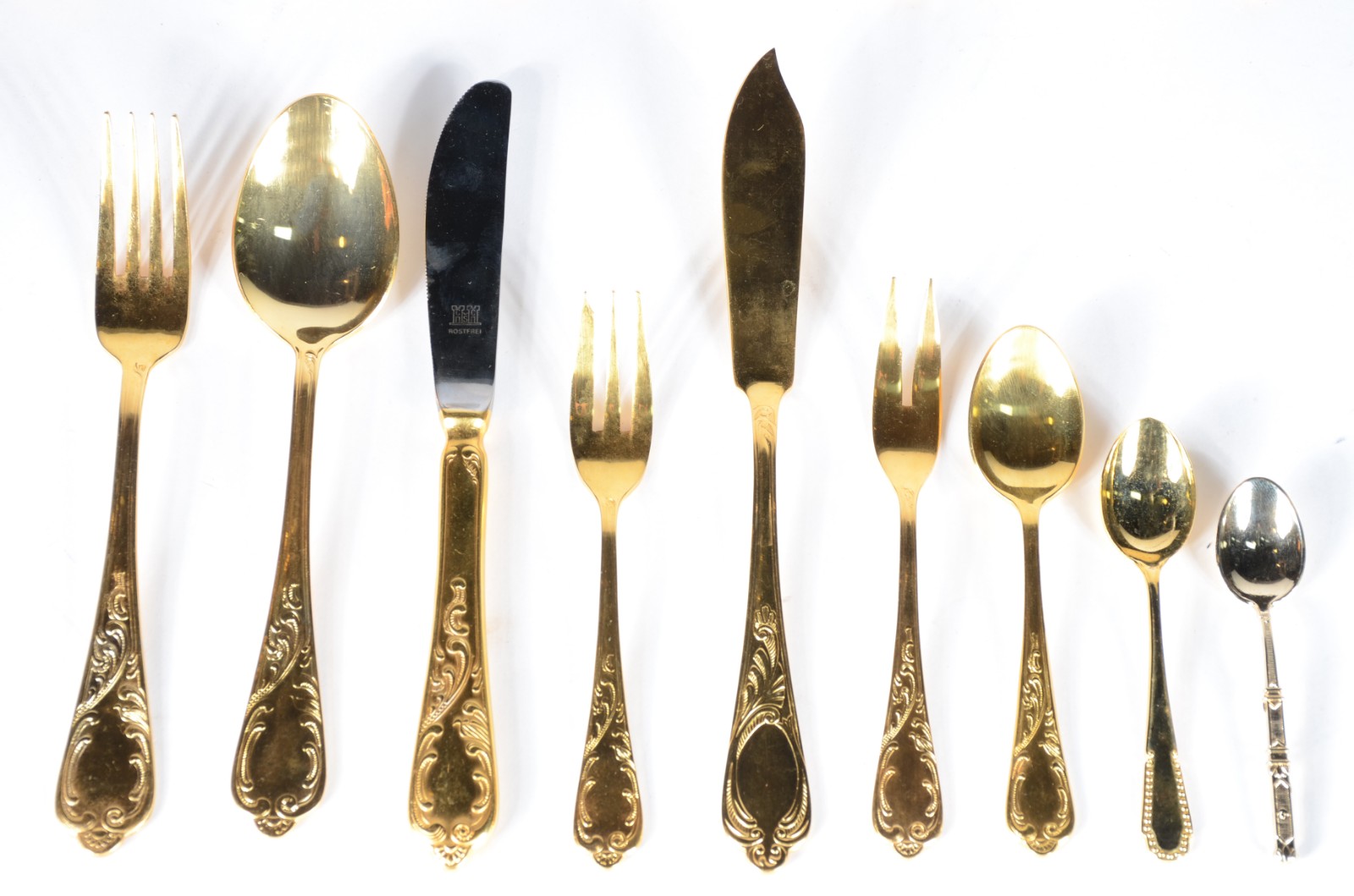 Faqueiro "Solingen" alemão de metal dourado, composto: 12 garfos, 12... - foto 2 de 9