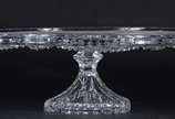 Prato de pé alto para bolo de cristal lapidado. - Prato de pé alto para bolo de cristal lapidado.