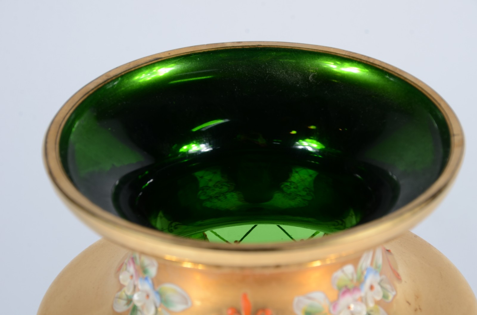 Vaso de cristal veneziano doublé verde e dourado decorado com flores... - foto 3 de 4