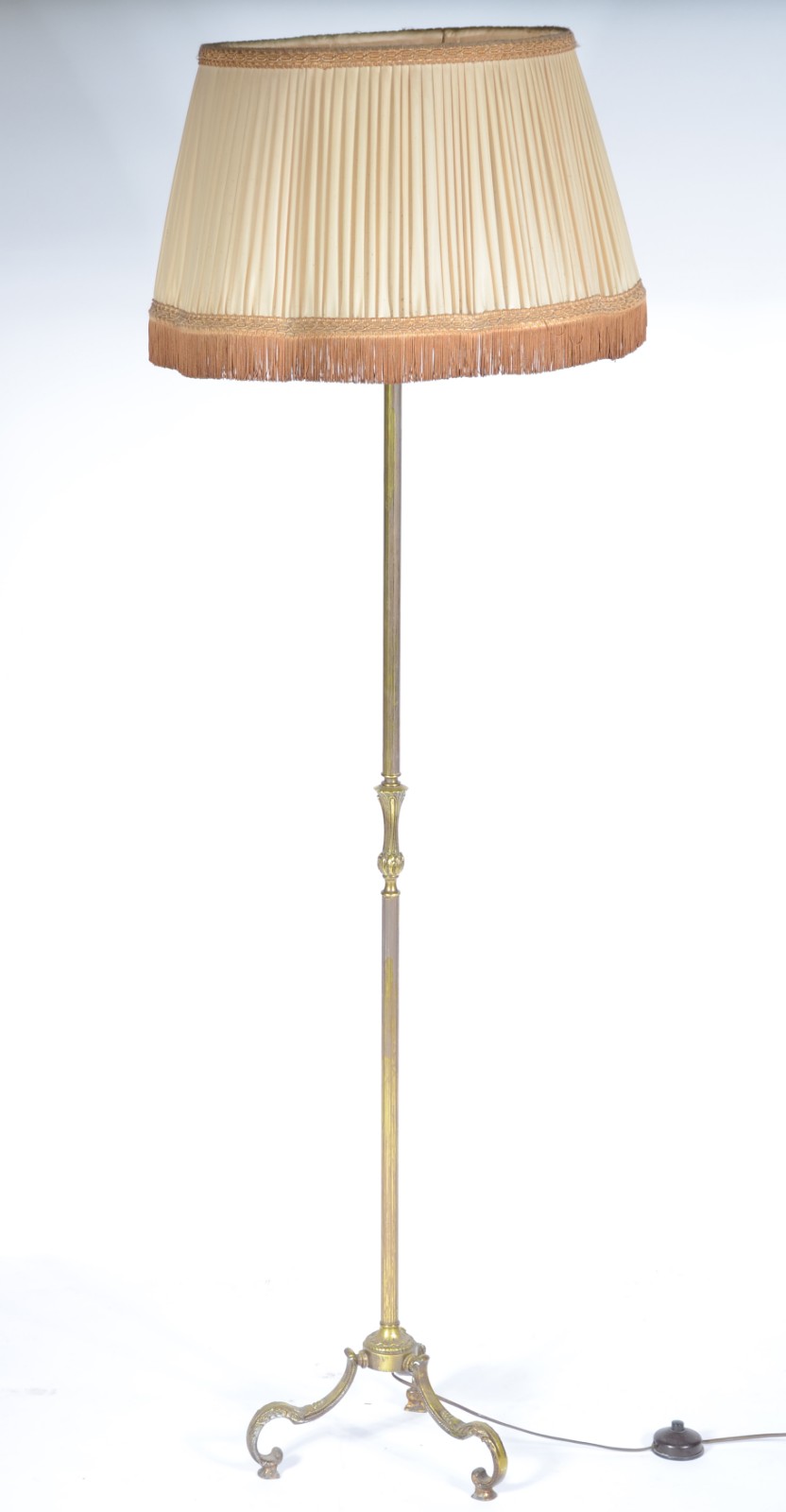 Abatjour de pé de metal dourado, cúpula plissada de tecido na cor... - foto 1 de 7