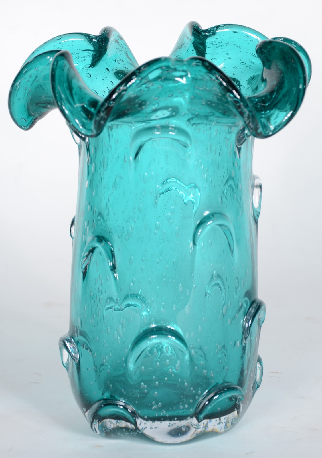 Vaso de vidro decorativo na cor azul, borda feitio babado com... - foto 1 de 3