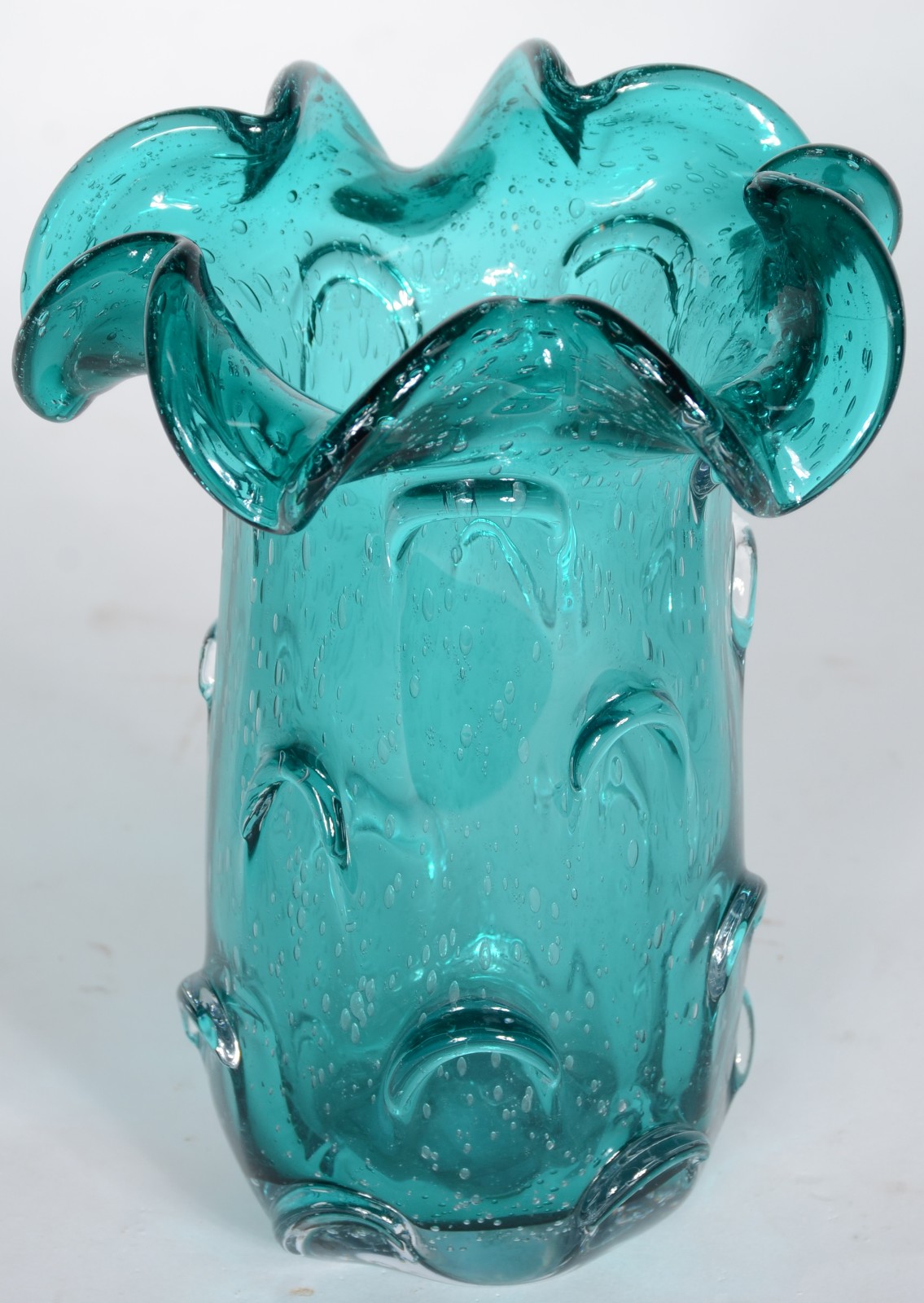 Vaso de vidro decorativo na cor azul, borda feitio babado com... - foto 2 de 3