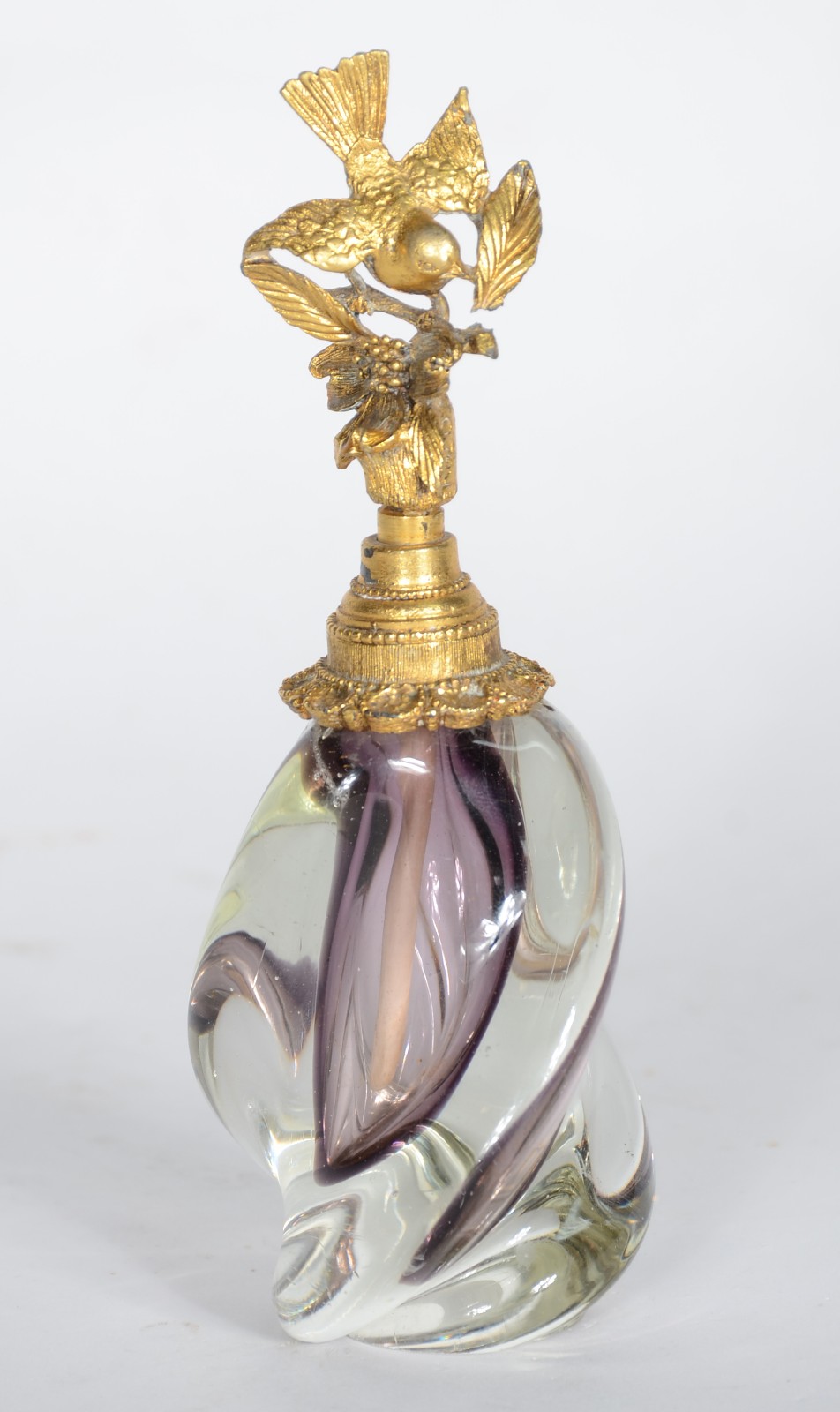 Delicado perfumeiro de cristal retorcido com detalhes na cor lilás... - foto 1 de 11