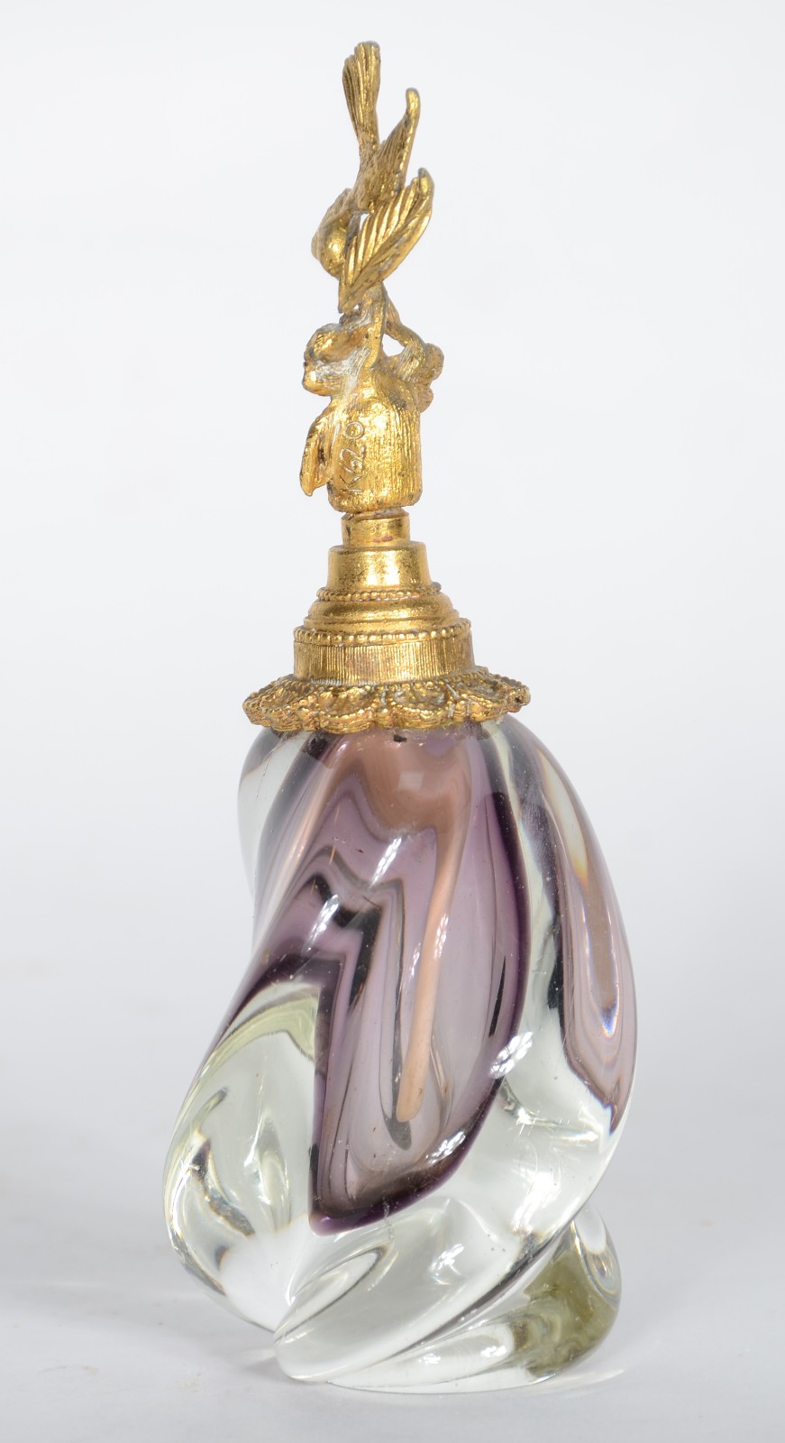 Delicado perfumeiro de cristal retorcido com detalhes na cor lilás... - foto 4 de 11