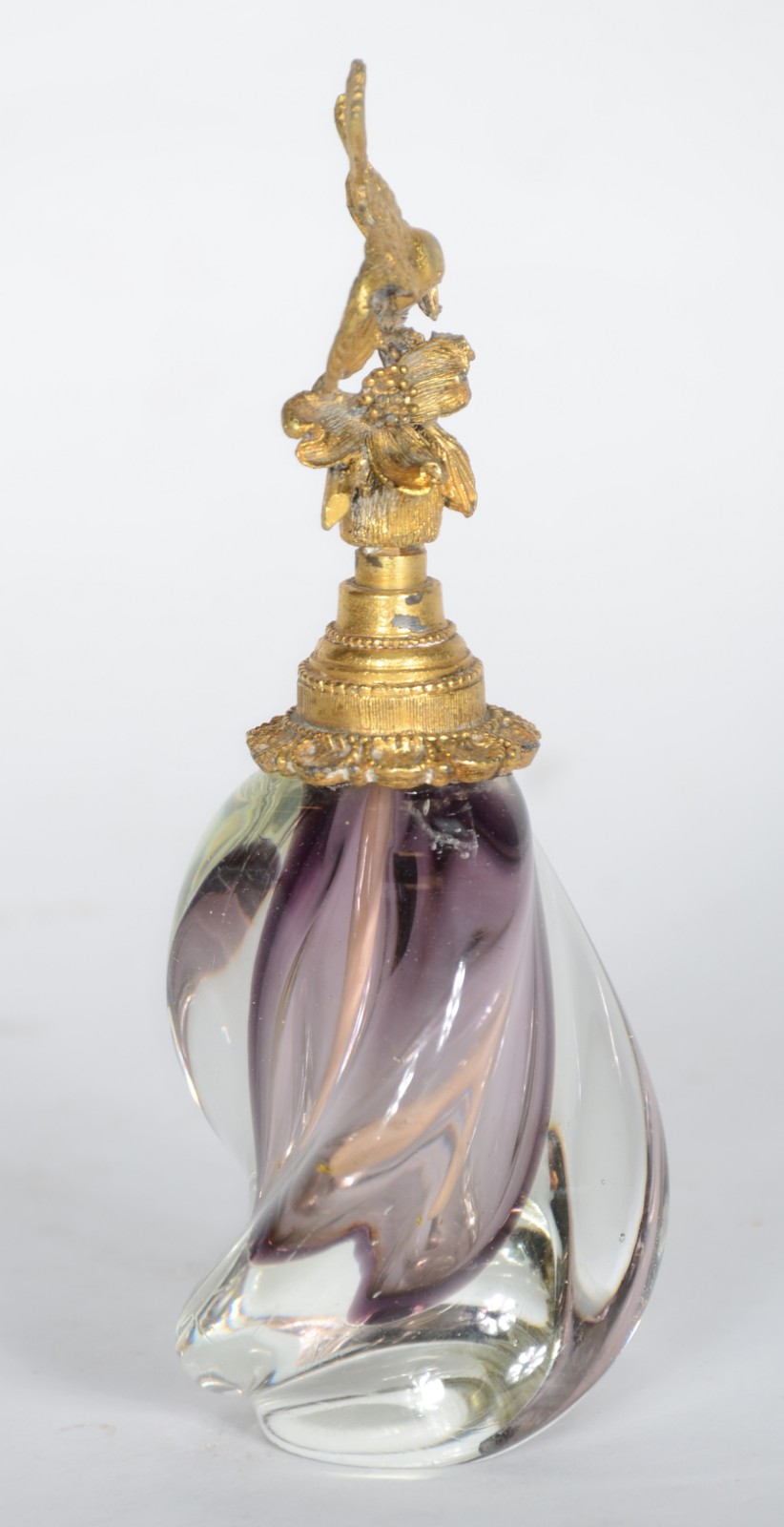 Delicado perfumeiro de cristal retorcido com detalhes na cor lilás... - foto 5 de 11