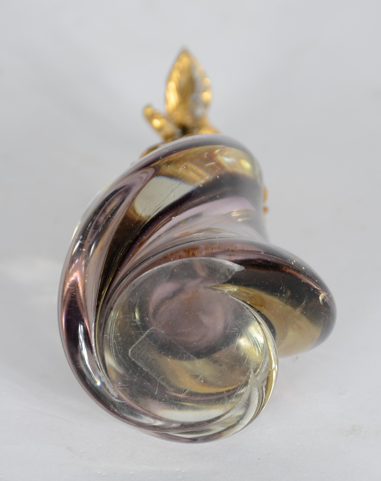 Delicado perfumeiro de cristal retorcido com detalhes na cor lilás... - foto 7 de 11