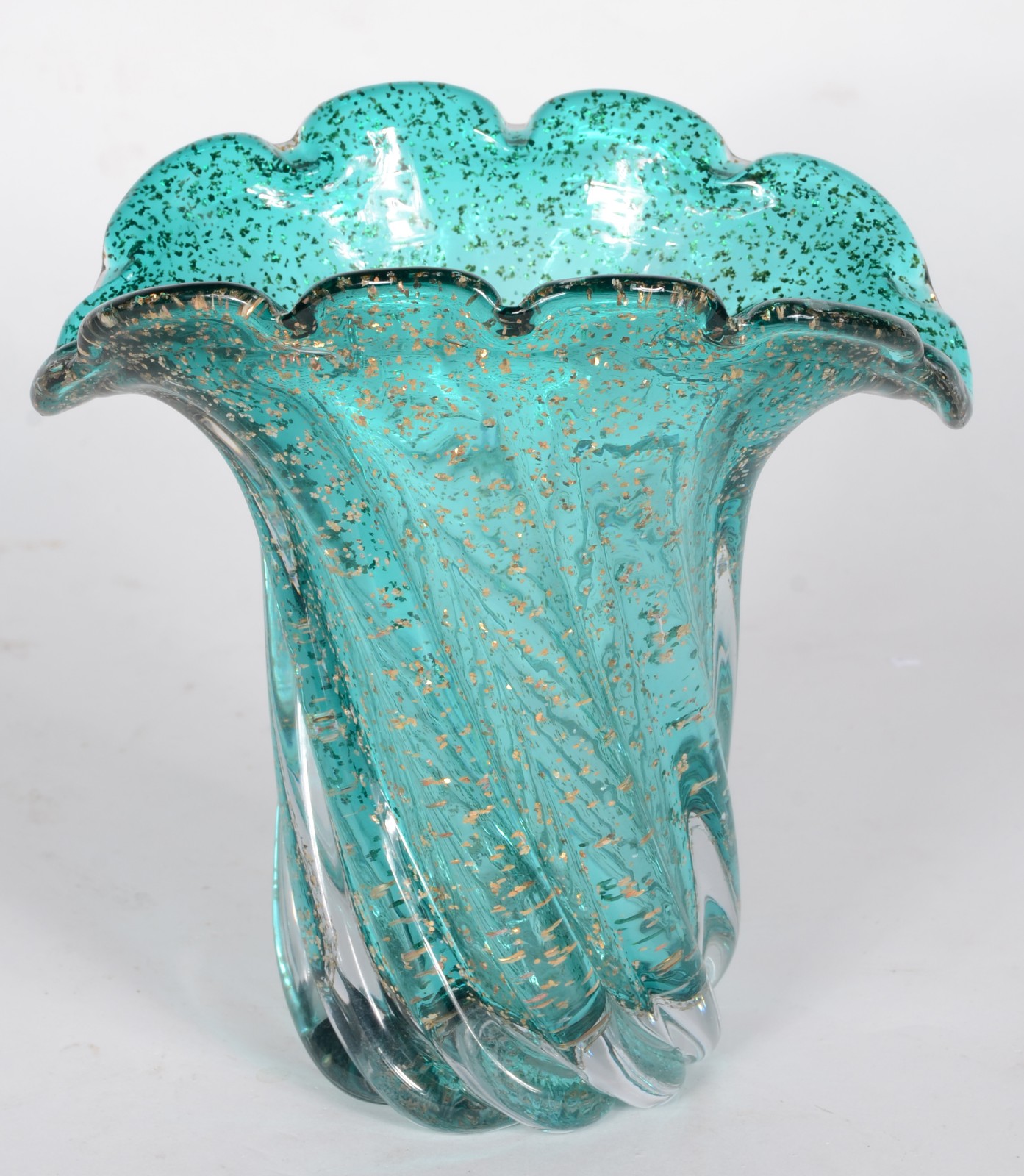 Vaso de vidro decorativo na cor azul com pó de ouro, detalhes em... - foto 1 de 5