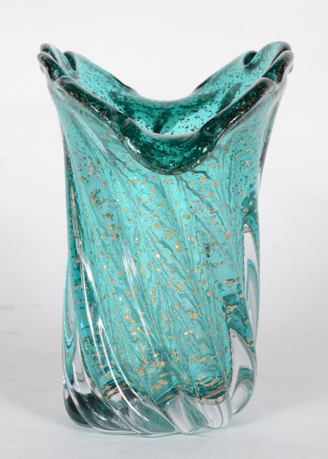 Vaso de vidro decorativo na cor azul com pó de ouro, detalhes em... - foto 4 de 5
