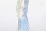 Escultura de porcelana policromada representand... - Escultura de porcelana policromada representando Nossa Senhora.