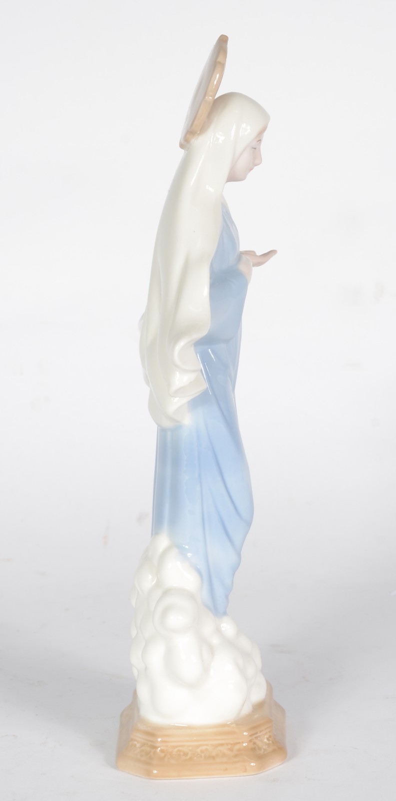 Escultura de porcelana policromada representando Nossa Senhora. - foto 3 de 5