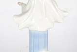 Escultura de porcelana policromada representand... - Escultura de porcelana policromada representando Nossa Senhora.