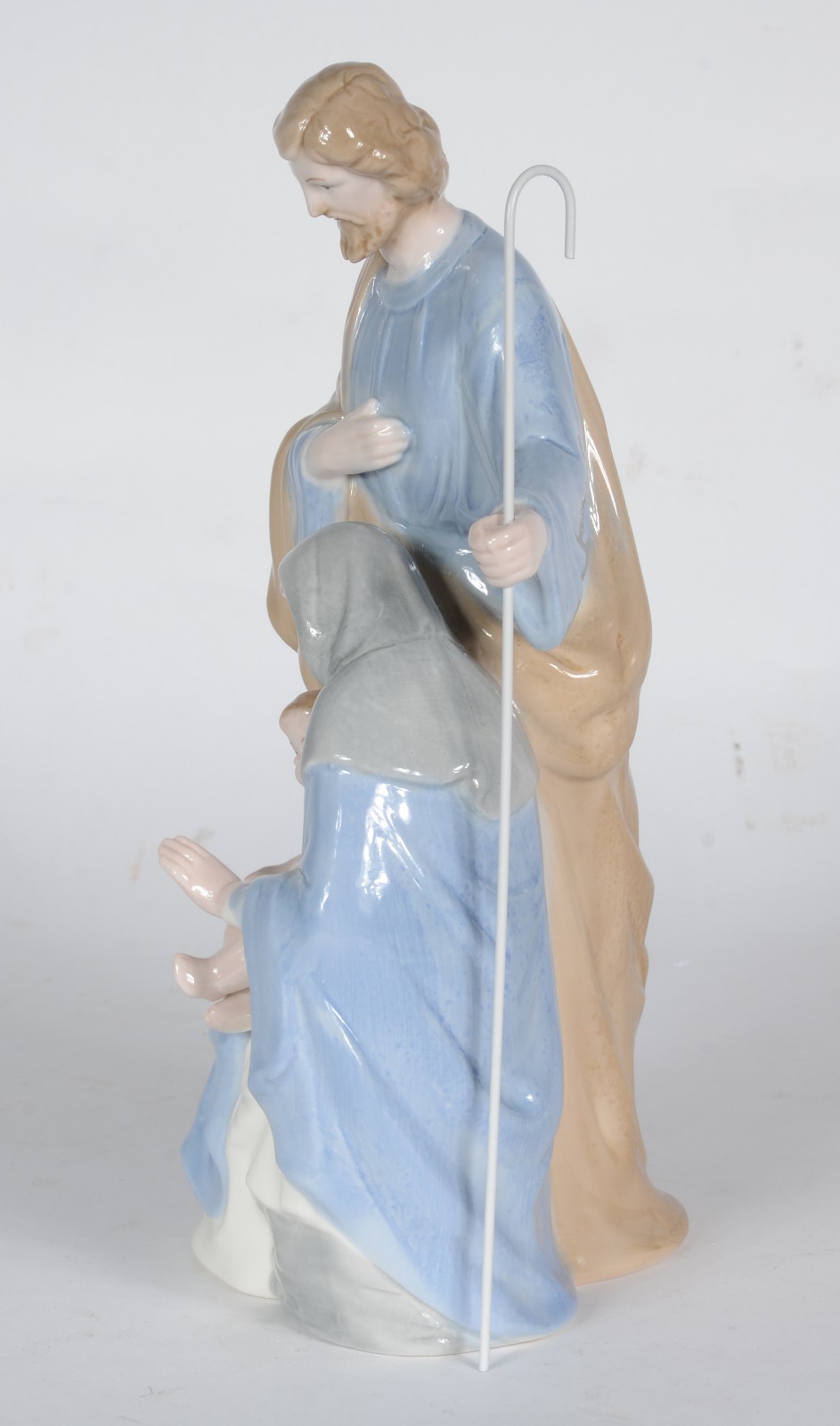 Grupo escultórico de porcelana policromada representando Sagrada... - foto 4 de 7