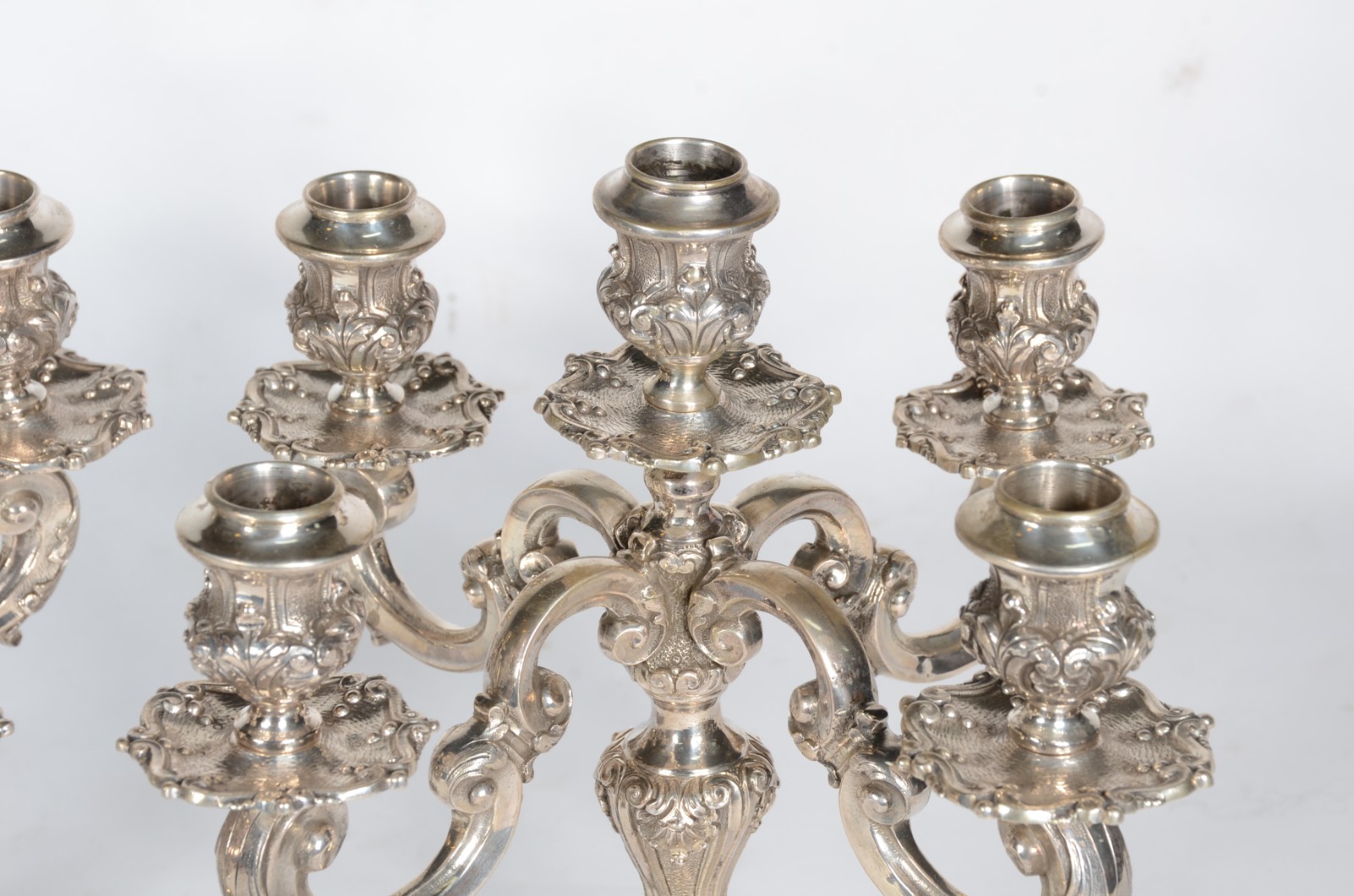 Par de candelabros de prata contrastada 800 mls, prateiro MK, para 5... - foto 3 de 7
