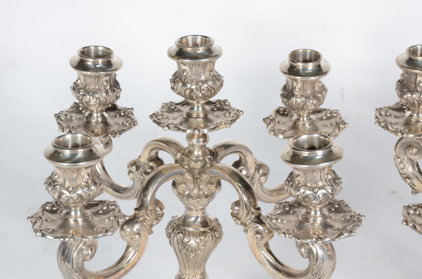 Par de candelabros de prata contrastada 800 mls, prateiro MK, para 5... - foto 4 de 7
