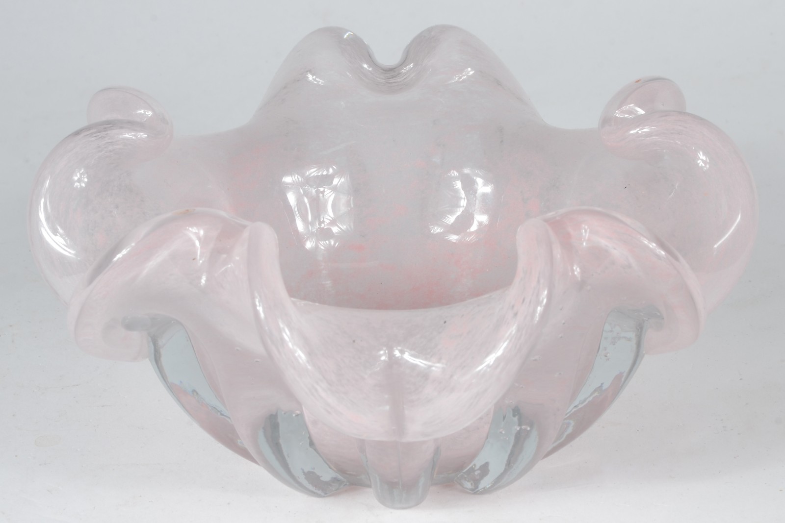 Bowl de vidro decorativo na cor rosa, detalhes gomados, borda... - foto 2 de 4