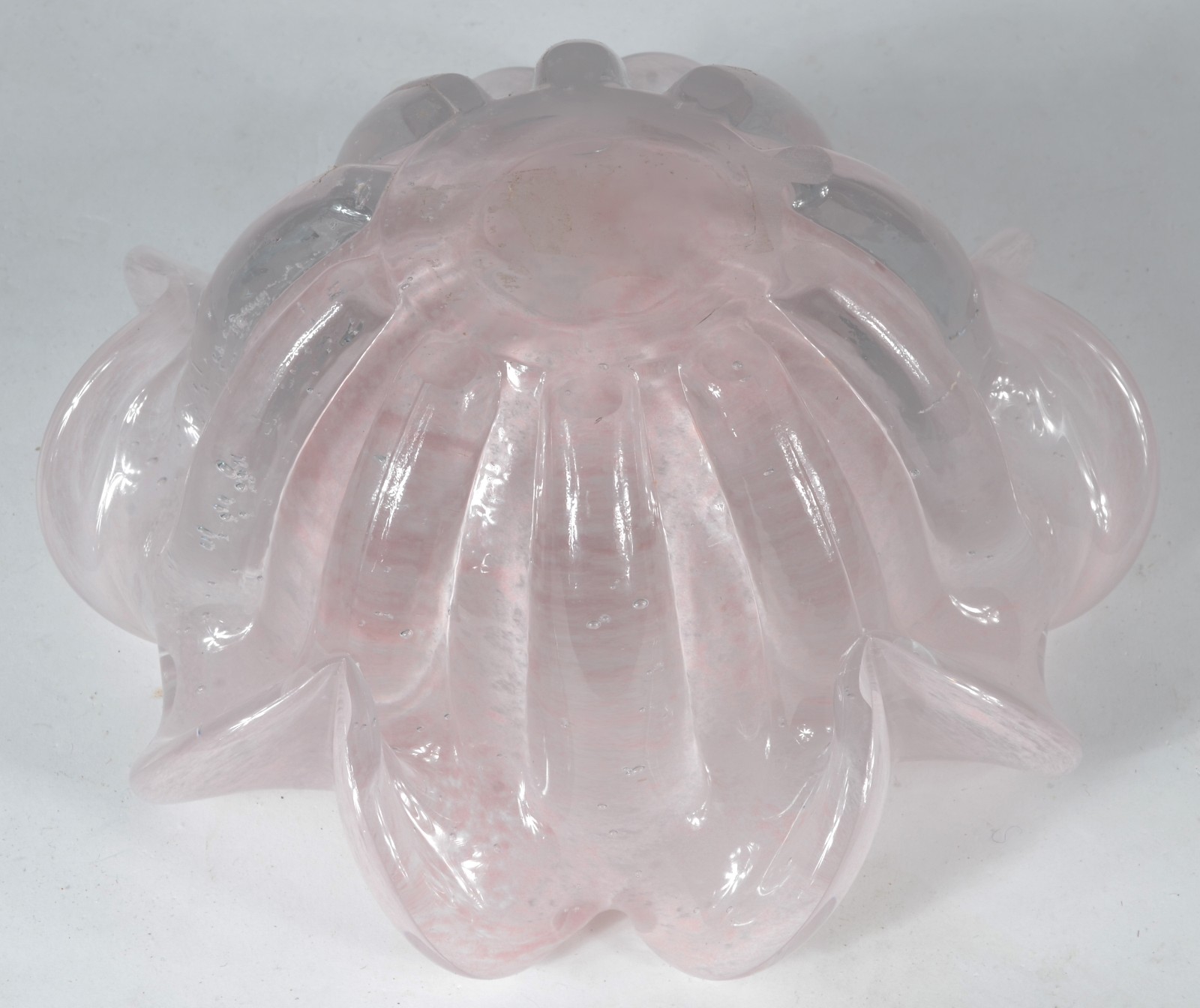 Bowl de vidro decorativo na cor rosa, detalhes gomados, borda... - foto 4 de 4