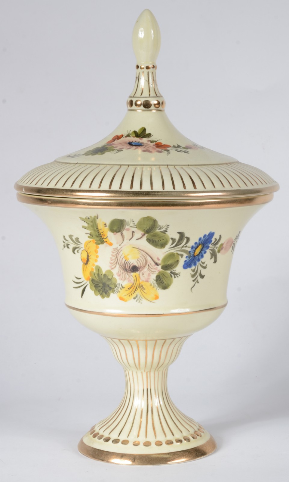 Diversas peças, sendo: potiche de porcelana e 12 pratos de sobremesa... - foto 2 de 6
