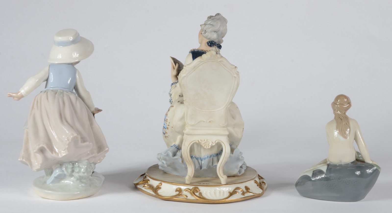 Três estatuetas diversas de porcelana, sendo uma italiana... - foto 3 de 9