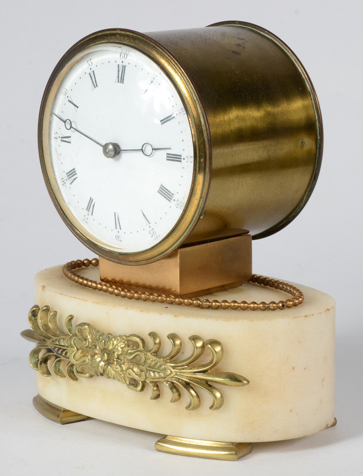 Relógio frances de mesa com caixa de metal dourado, mostrador com... - foto 2 de 8