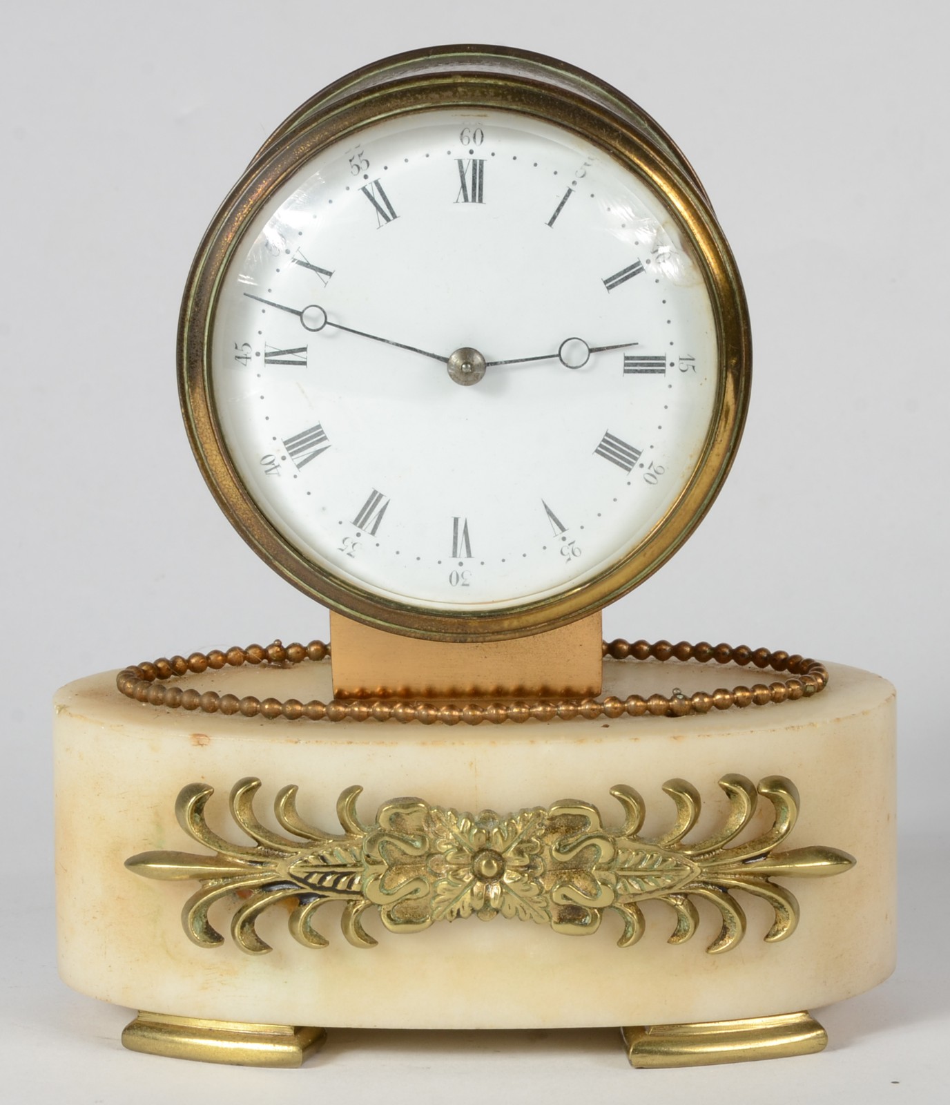 Relógio frances de mesa com caixa de metal dourado, mostrador com... - foto 1 de 8