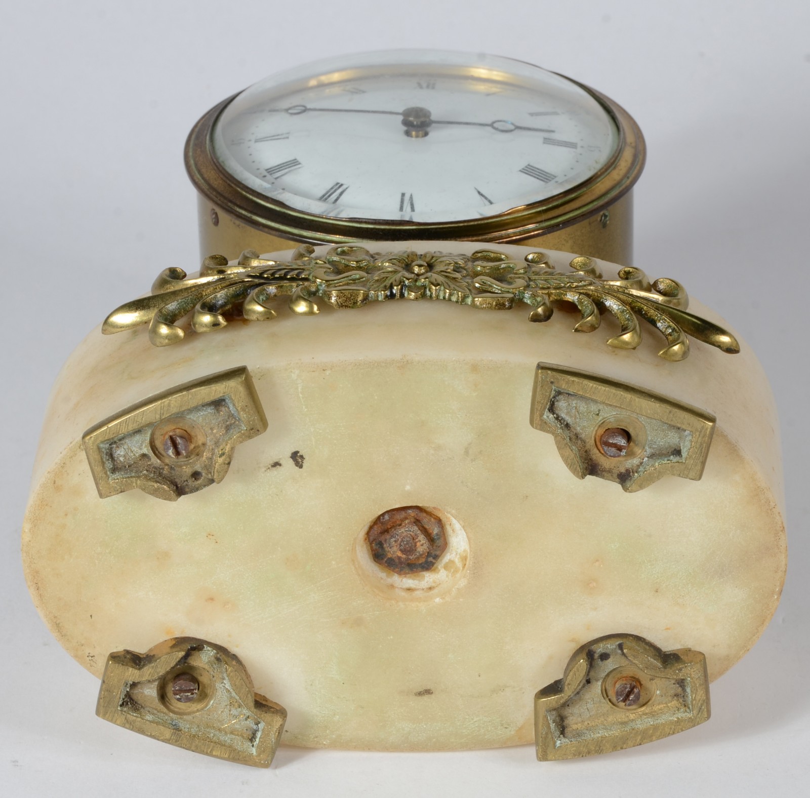 Relógio frances de mesa com caixa de metal dourado, mostrador com... - foto 5 de 8