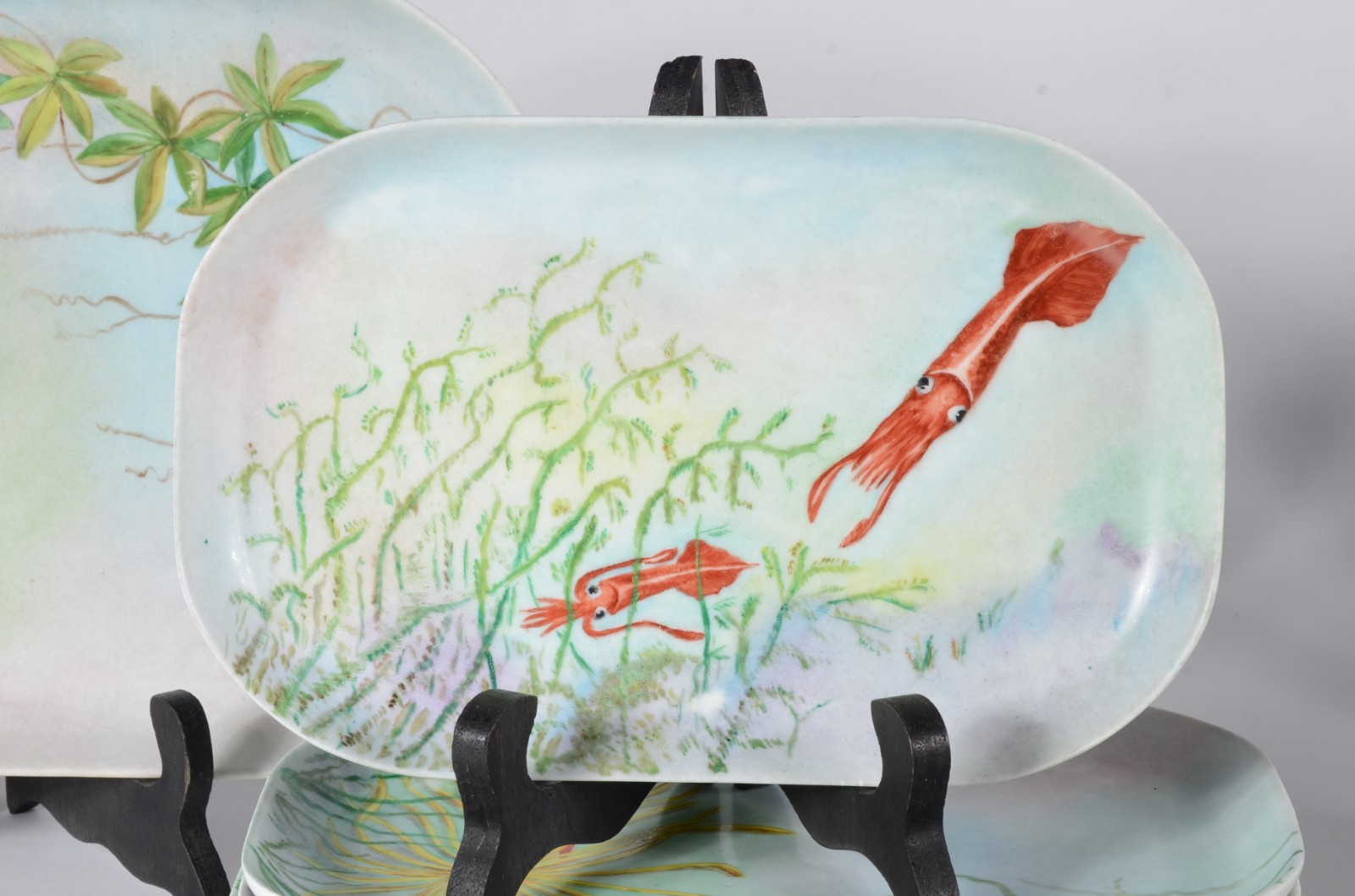 Serviço para peixe de porcelana pintada á mão com motivos marinhos... - foto 2 de 6