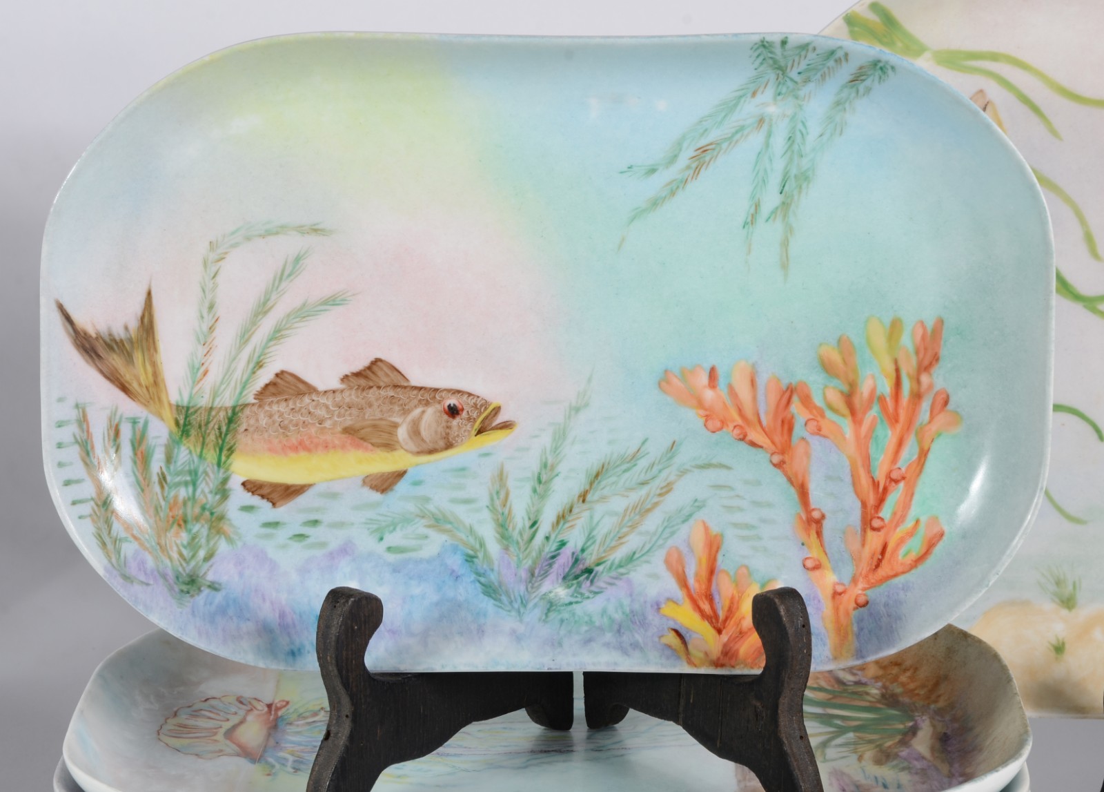 Serviço para peixe de porcelana pintada á mão com motivos marinhos... - foto 3 de 6