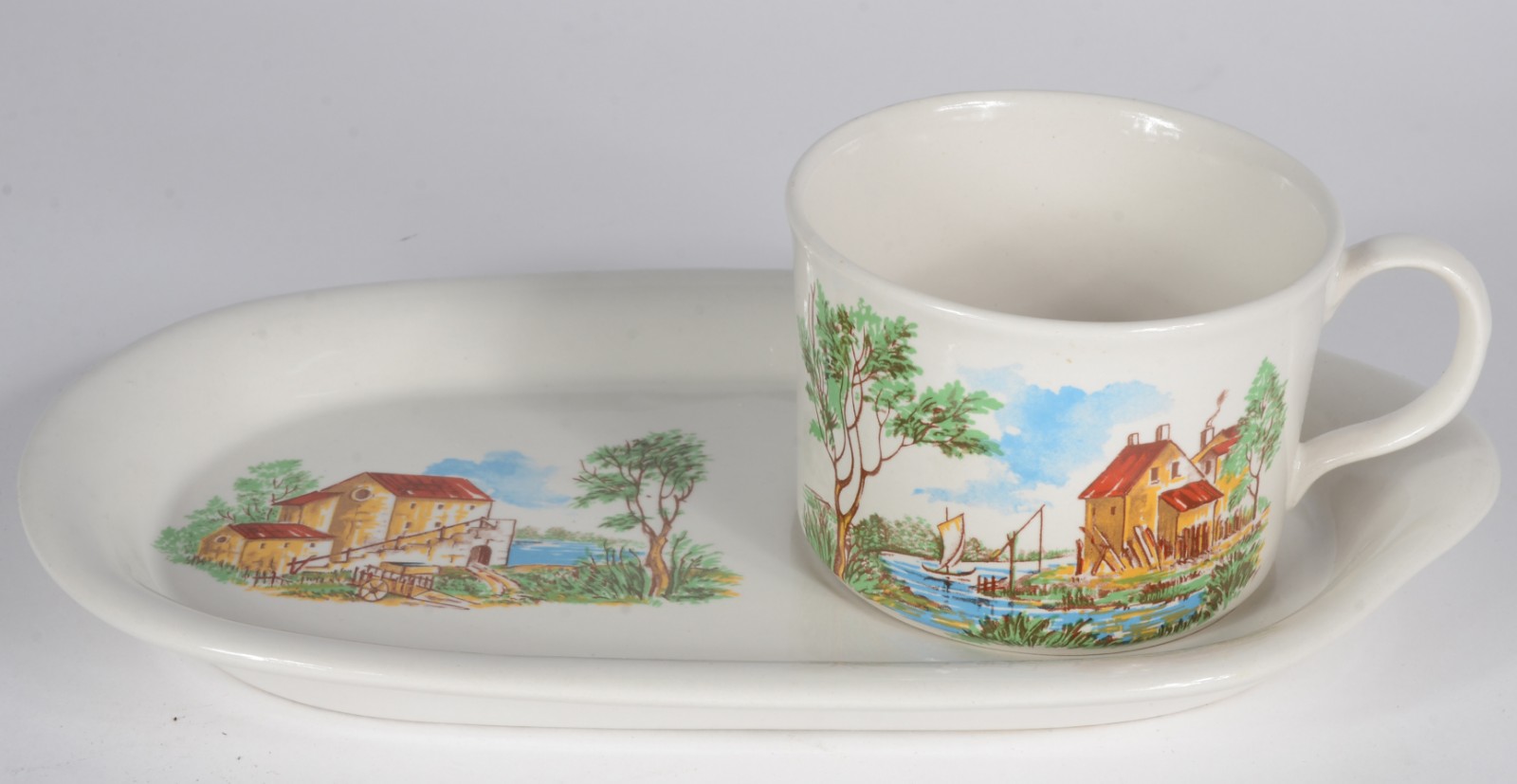 Diversas peças de porcelana, sendo: 6 xícaras de café com pires... - foto 2 de 11