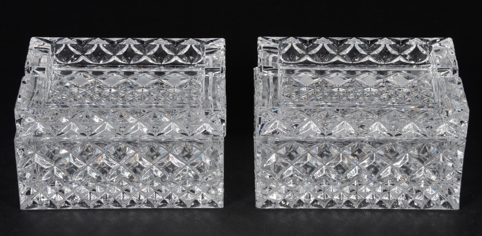 Par de caixas de cristal europeu lapidado, tampas com bordas com... - foto 7 de 7