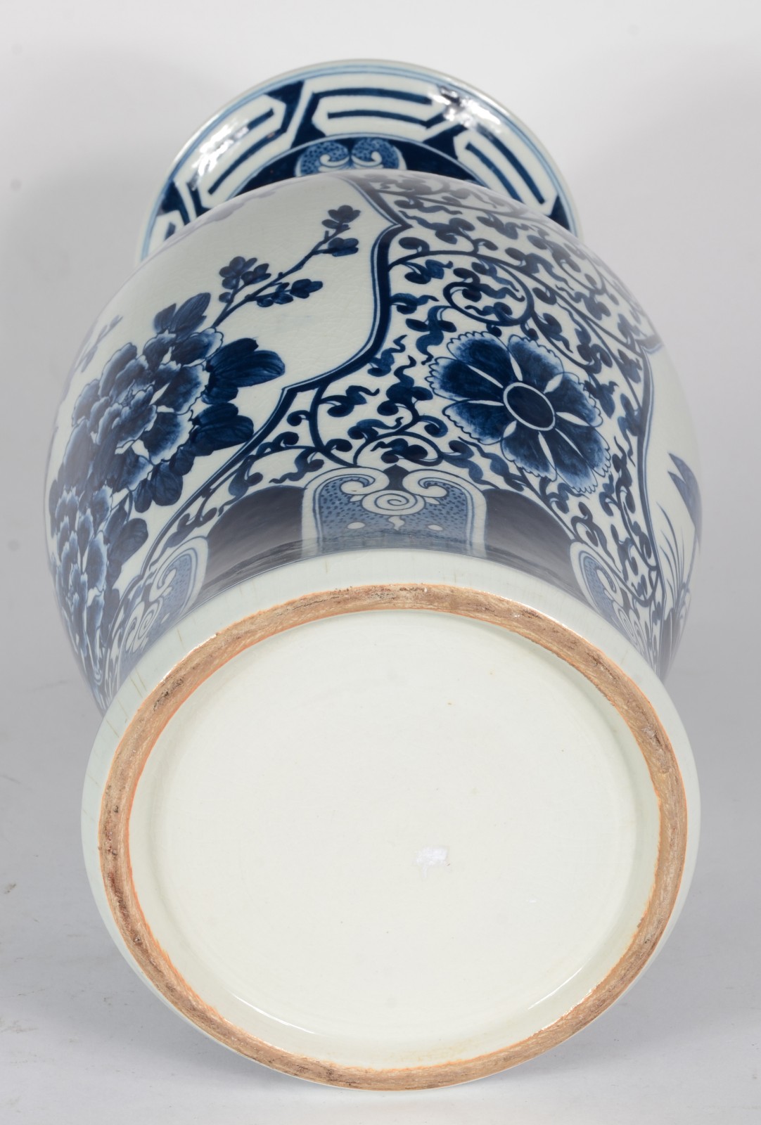 Vaso de porcelana decorada ao gosto oriental com pássaro e flores em... - foto 5 de 5