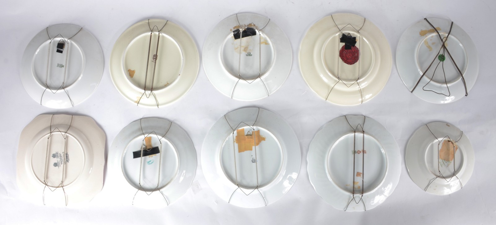 Conjunto com 10 pratos decorativos para parede, de porcelana de... - foto 2 de 11