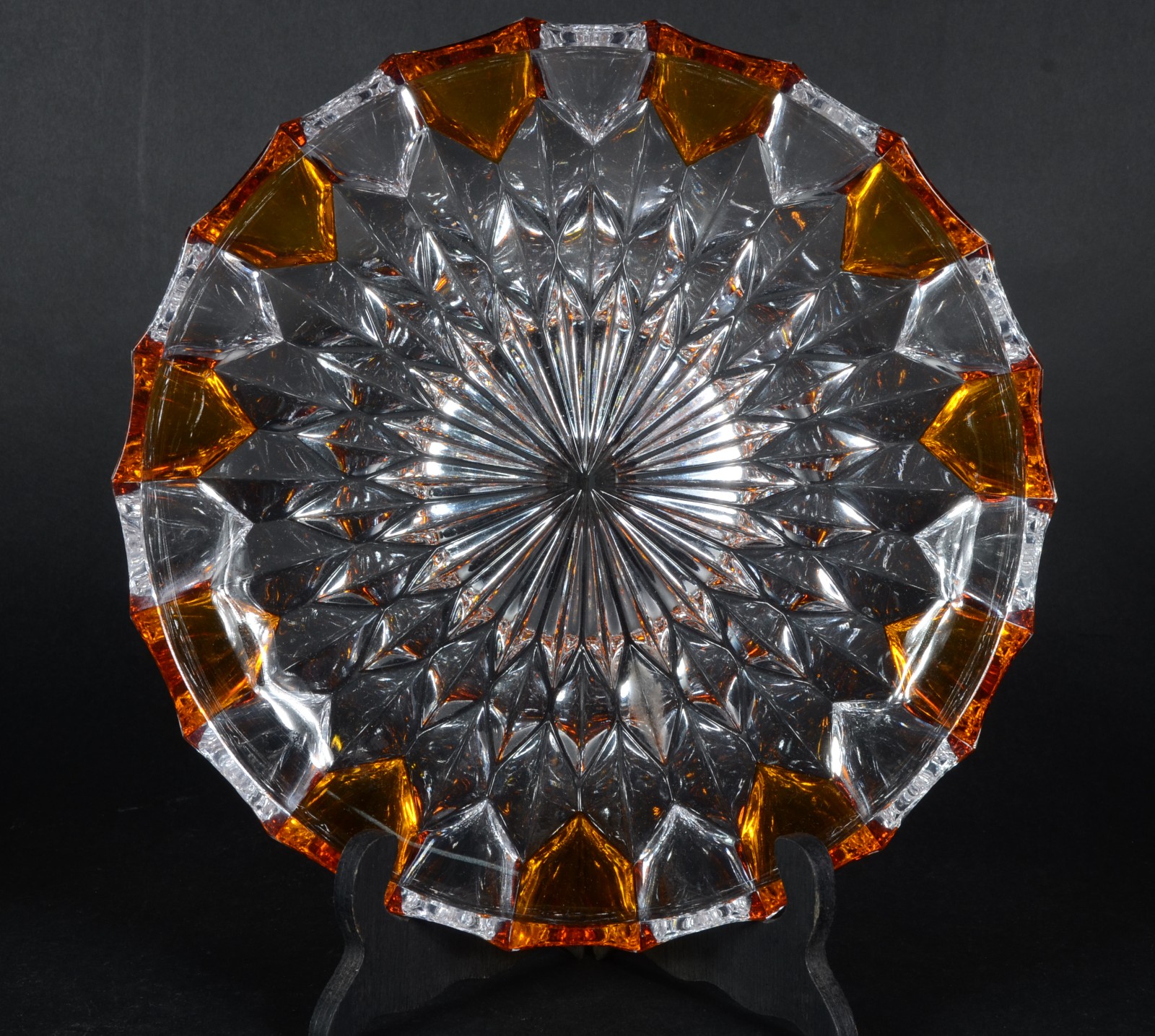 Cinco peças diversas de cristal, sendo: bowl bom borda dentada; prato... - foto 2 de 9