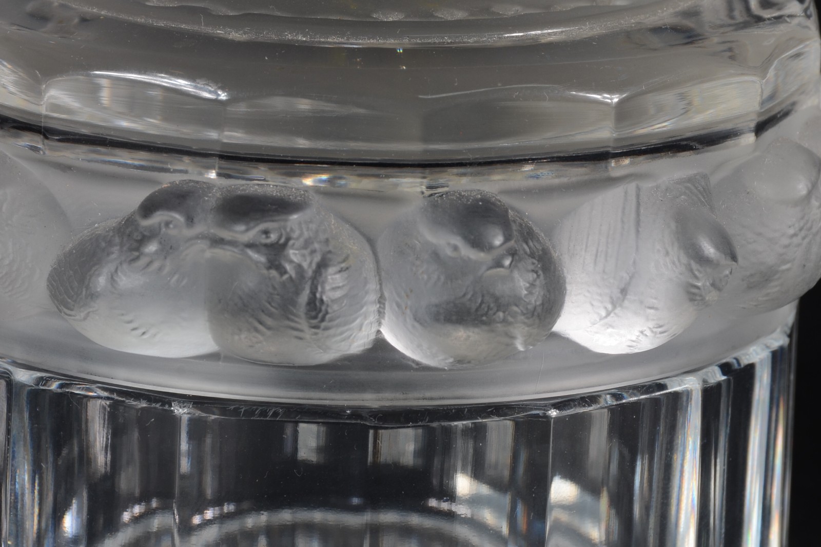 Três peças diversas de cristal europeu, sendo: caixa francesa Lalique... - foto 7 de 10