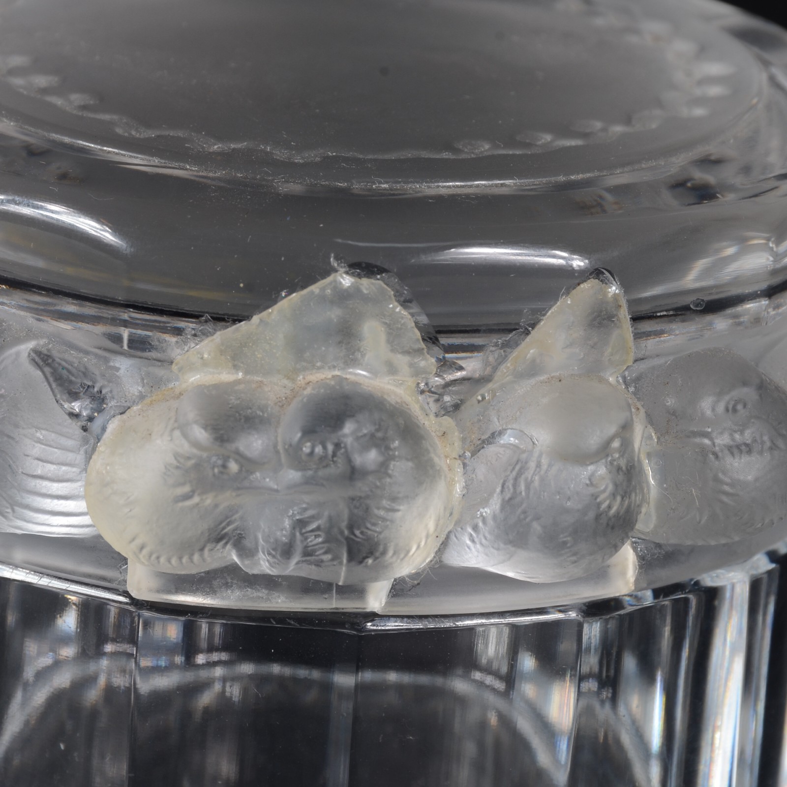 Três peças diversas de cristal europeu, sendo: caixa francesa Lalique... - foto 8 de 10