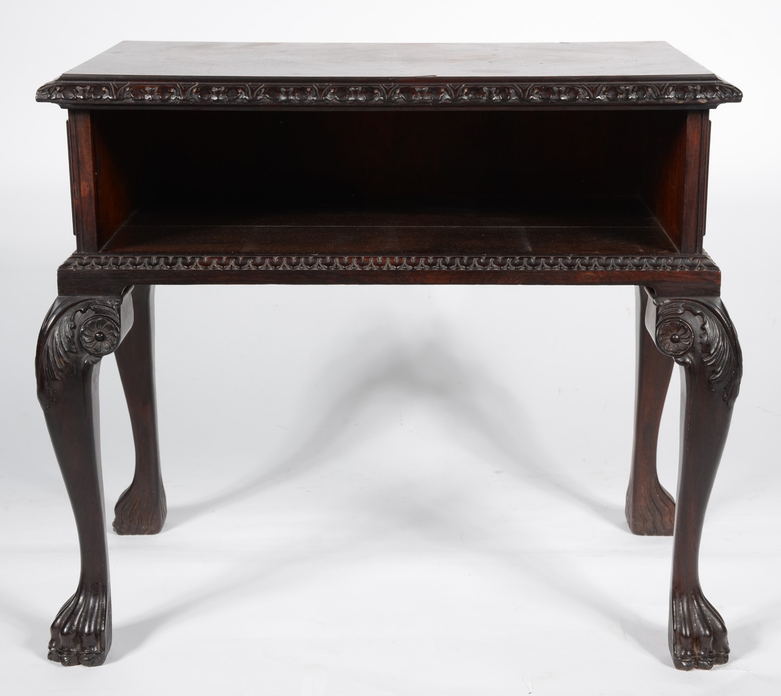 Mesa auxiliar de madeira nobre com nicho central vazado e pés de... - foto 3 de 7