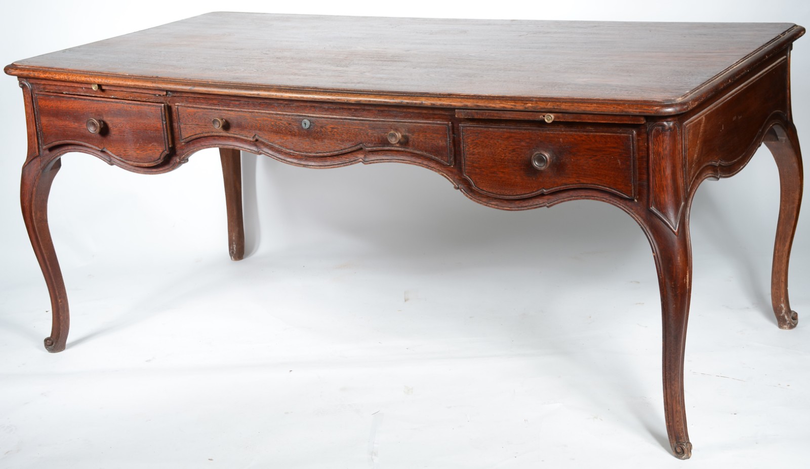 Mesa para escritório de madeira nobre, estilo Luiz XV, tres gavetas... - foto 1 de 7