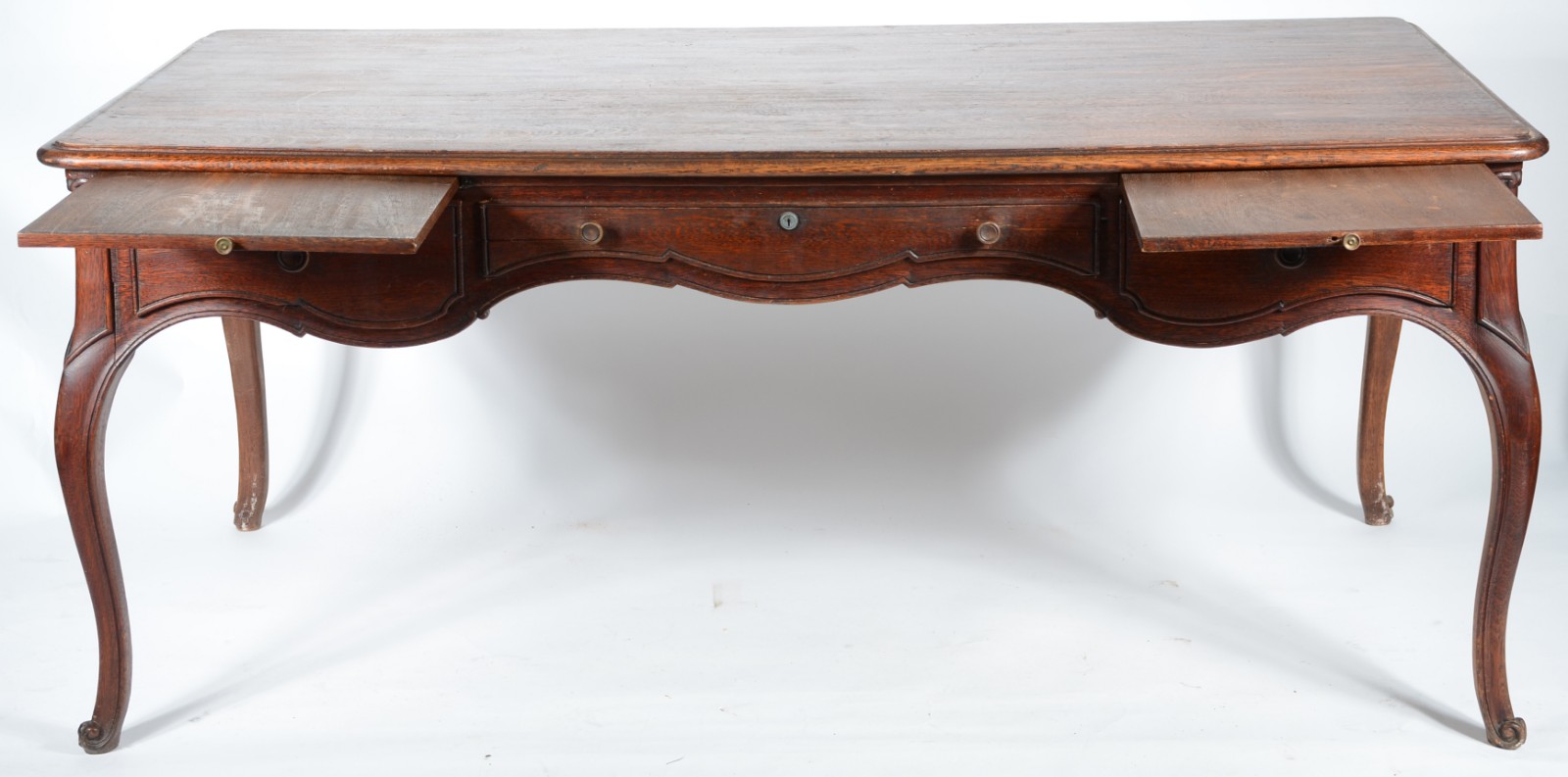 Mesa para escritório de madeira nobre, estilo Luiz XV, tres gavetas... - foto 3 de 7