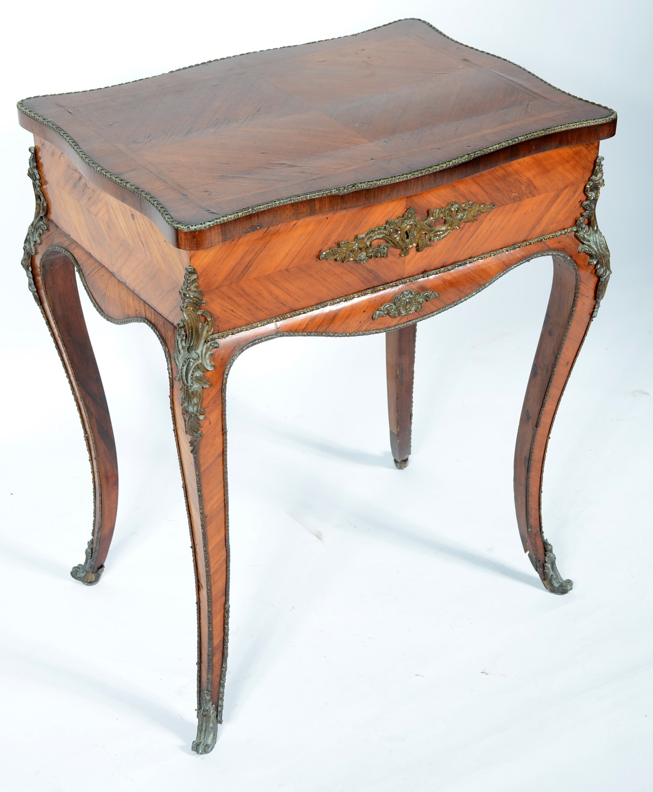 Mesa de toucador de madeira nobre, estilo francês, detalhes em... - foto 1 de 6